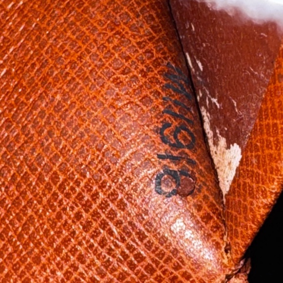 Louis Vuitton
Vintage 1998 Porte-Monnaie Tresor billet Wallet - Picture 15 of 17